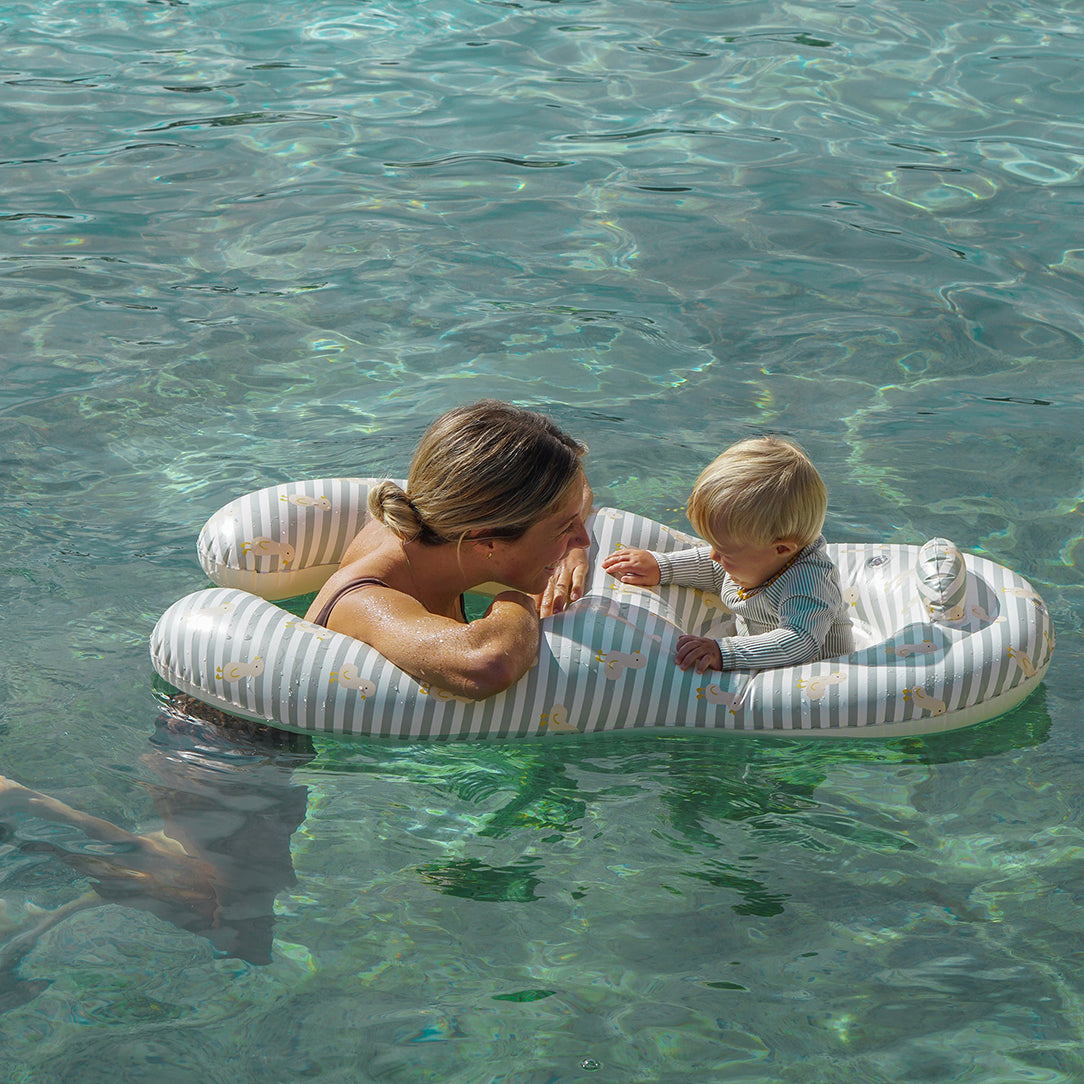 SUNNYLIFE Float Together Baby Seat EU Duck Sage Stripe