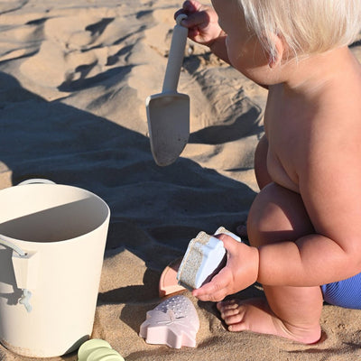 Bambinista - SUNNYLIFE - SUNNYLIFE Silicone Bucket & Spade Set Apple Sorbet Multi