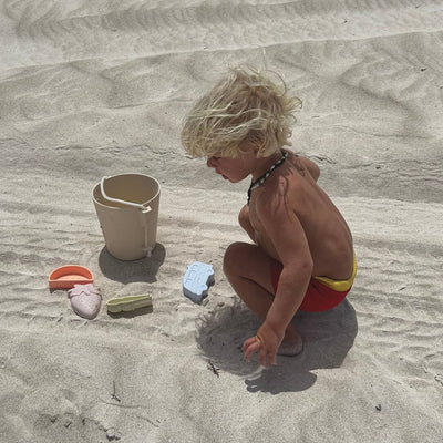 Bambinista - SUNNYLIFE - SUNNYLIFE Silicone Bucket & Spade Set Apple Sorbet Multi