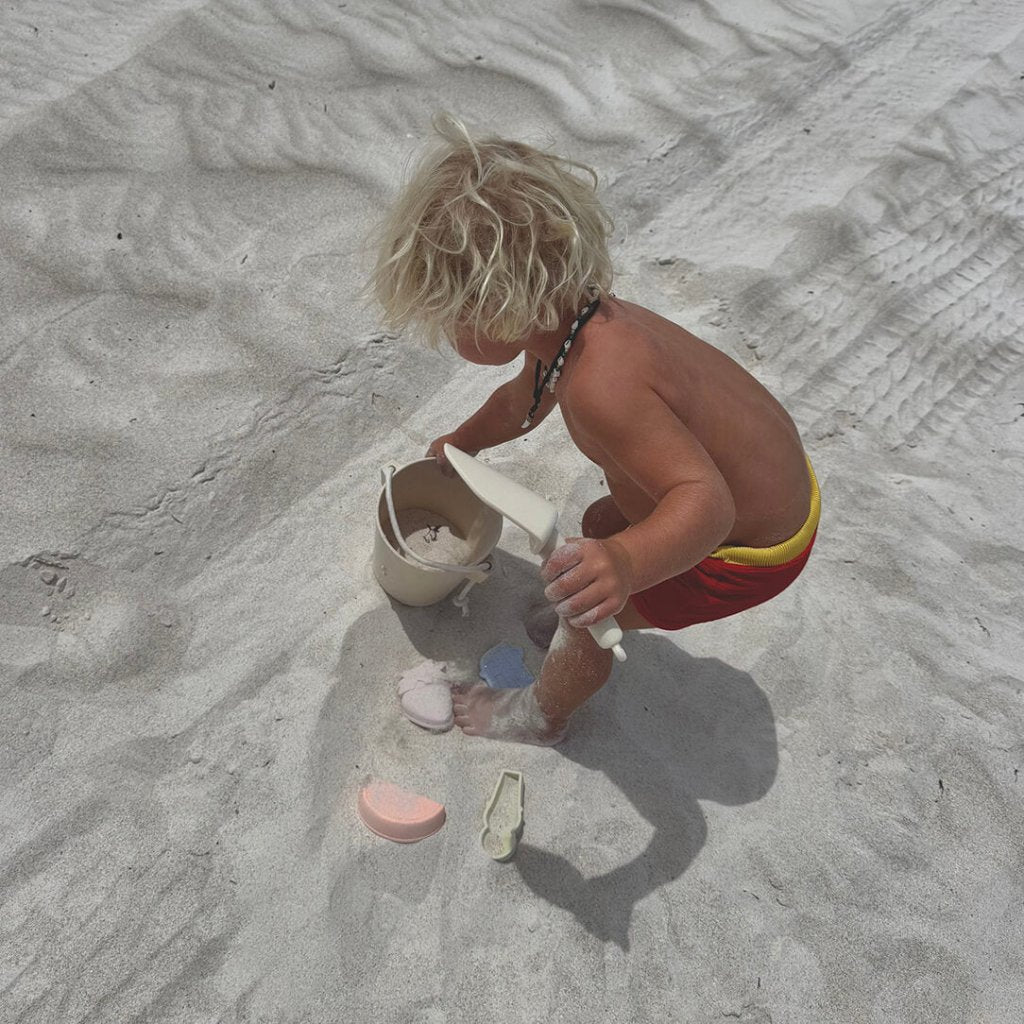 Bambinista - SUNNYLIFE - SUNNYLIFE Silicone Bucket & Spade Set Apple Sorbet Multi