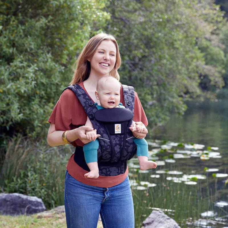 Bambinista-ERGOBABY-Carriers-ERGOBABY Omni Breeze Baby Carrier - Onyx Blooms