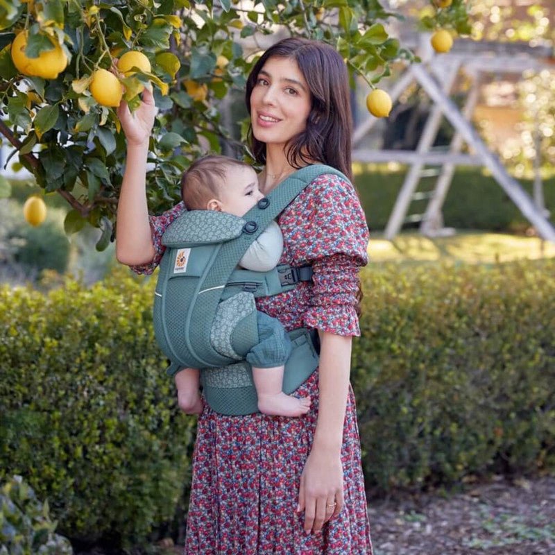 Bambinista-ERGOBABY-Carriers-ERGOBABY Omni Breeze Baby Carrier - Twilight Blue Daisies