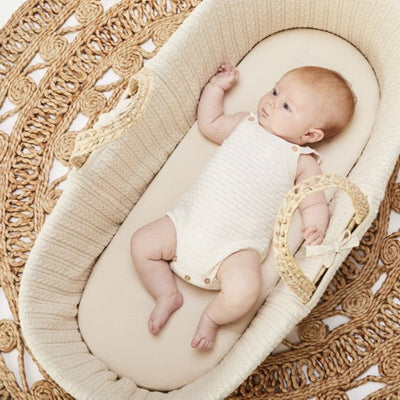 Bambinista-THE LITTLE GREEN SHEEP-Furniture-The Little Green Sheep Natural Moses Basket & Mattress and Stand - Knitted Linen