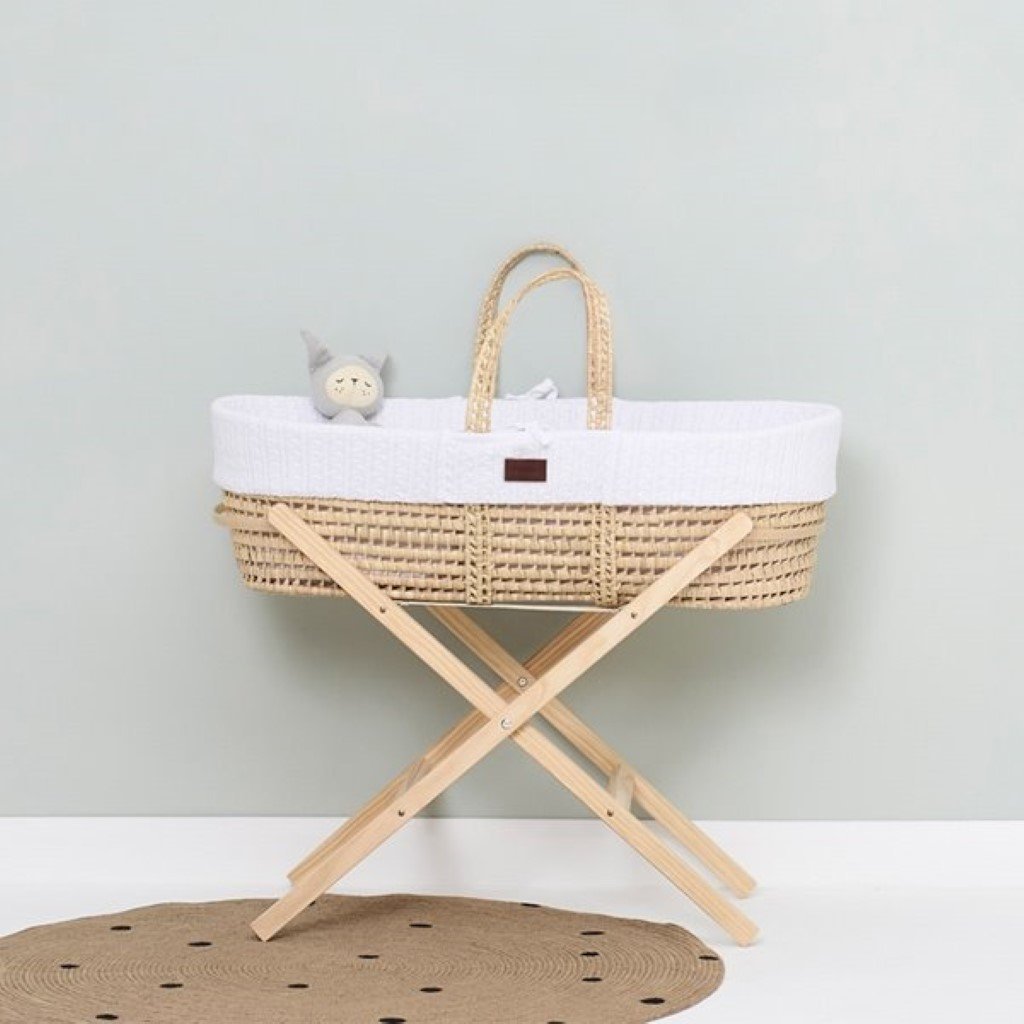 Bambinista-THE LITTLE GREEN SHEEP-Furniture-The Little Green Sheep Natural Moses Basket & Mattress and Stand - Knitted White