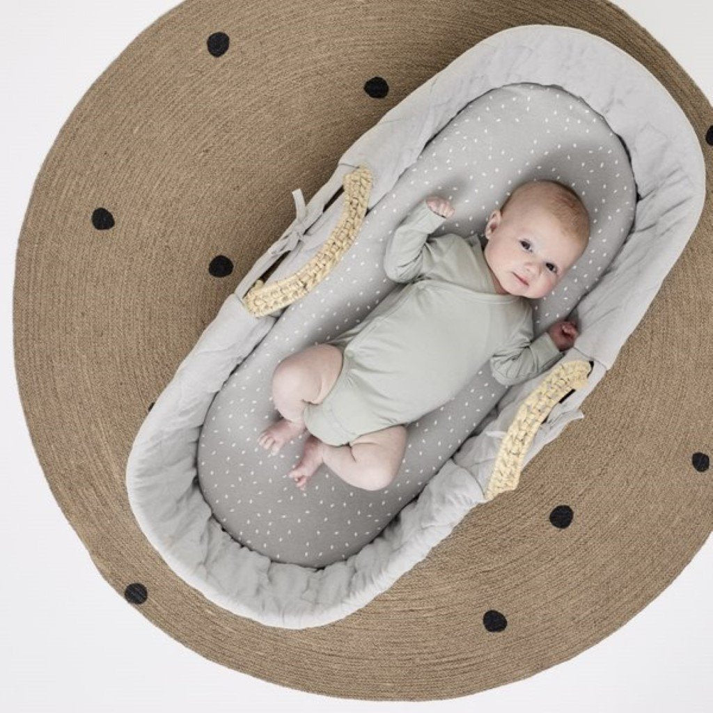 THE LITTLE GREEN SHEEP Natural Moses Basket Mattress and Stand Quilted Dove