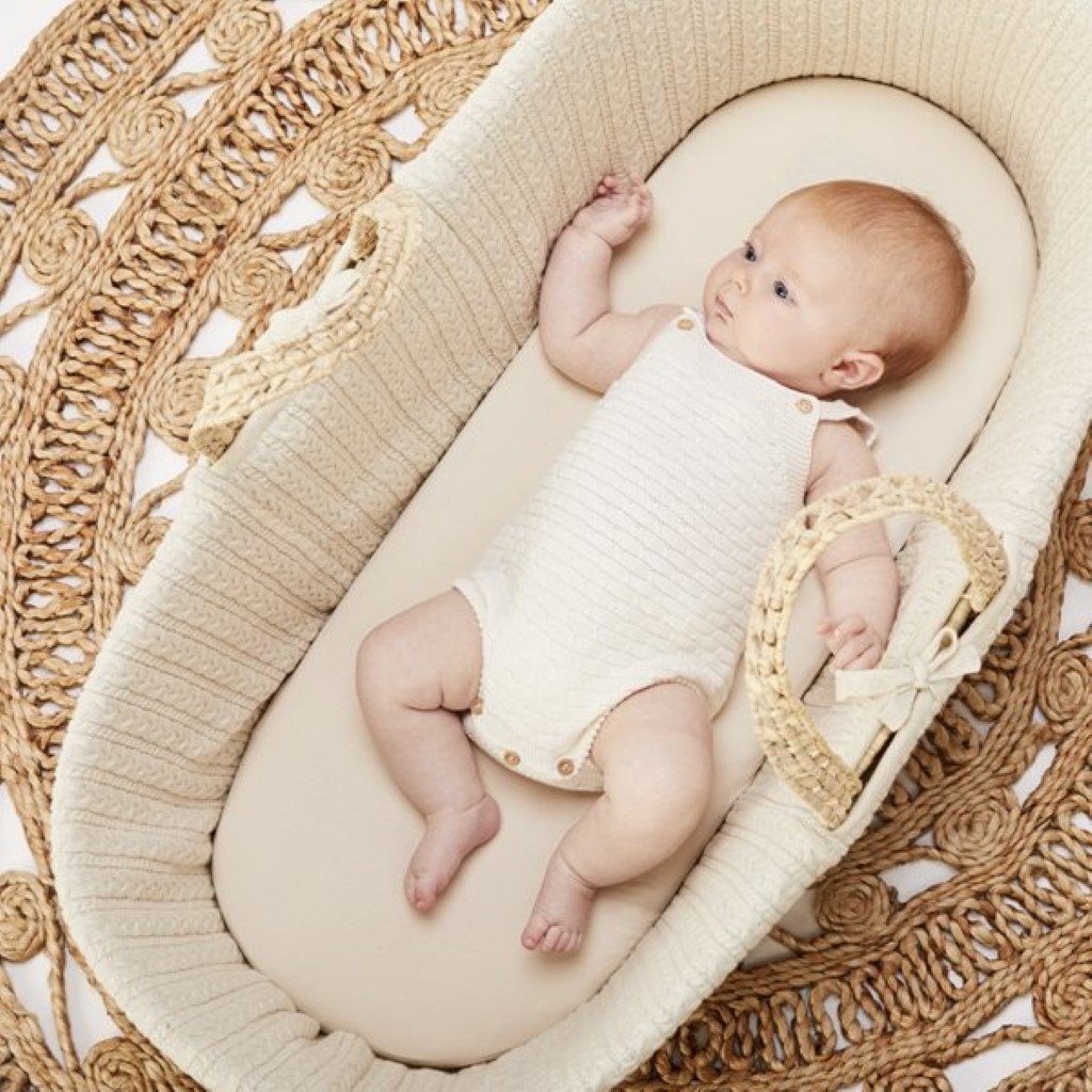 Bambinista-THE LITTLE GREEN SHEEP-Furniture-The Little Green Sheep Organic Knitted Moses Basket & Mattress - Linen